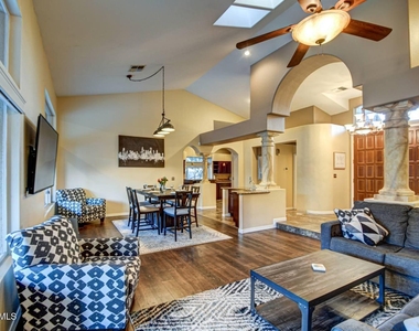 1676 E Glenhaven Drive - Photo Thumbnail 3