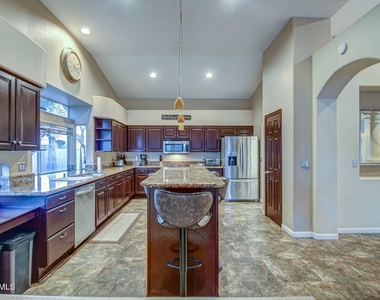1676 E Glenhaven Drive - Photo Thumbnail 9