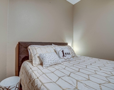 1676 E Glenhaven Drive - Photo Thumbnail 26