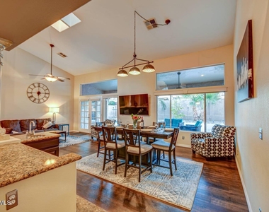 1676 E Glenhaven Drive - Photo Thumbnail 7