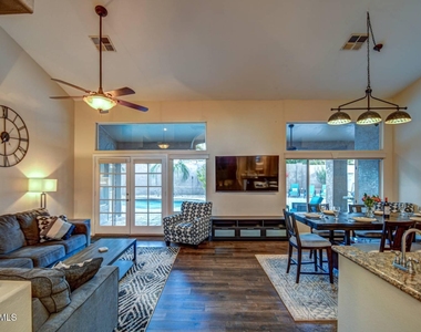 1676 E Glenhaven Drive - Photo Thumbnail 2