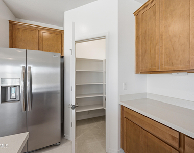 2158 S 242nd Lane - Photo Thumbnail 10