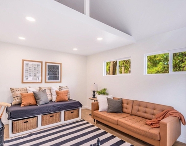 216 W Standage Drive - Photo Thumbnail 14