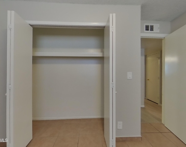 935 E 10th Drive - Photo Thumbnail 13