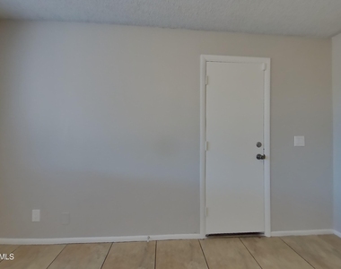 935 E 10th Drive - Photo Thumbnail 4