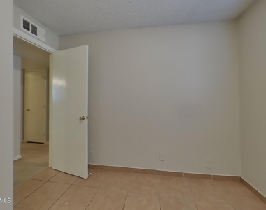 935 E 10th Drive - Photo Thumbnail 14