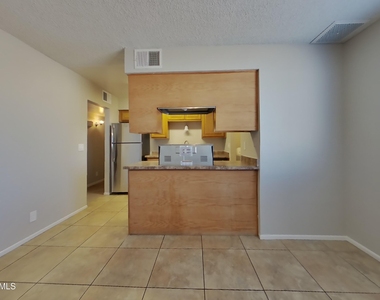 935 E 10th Drive - Photo Thumbnail 3