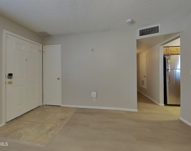 935 E 10th Drive - Photo Thumbnail 2