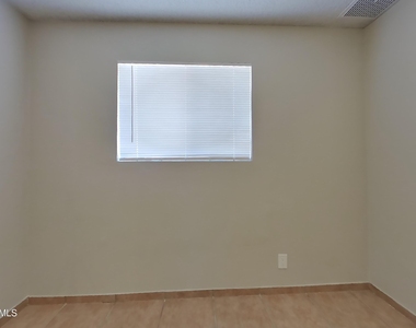 935 E 10th Drive - Photo Thumbnail 12