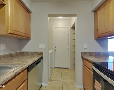 935 E 10th Drive - Photo Thumbnail 6