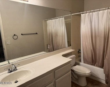 4622 E Desert Willow Road - Photo Thumbnail 12