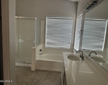 4622 E Desert Willow Road - Photo Thumbnail 7