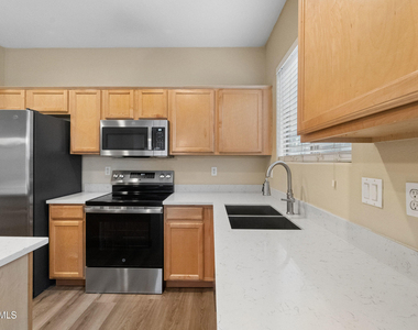 9806 W Horse Thief Pass - Photo Thumbnail 7