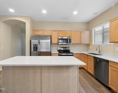 9806 W Horse Thief Pass - Photo Thumbnail 8