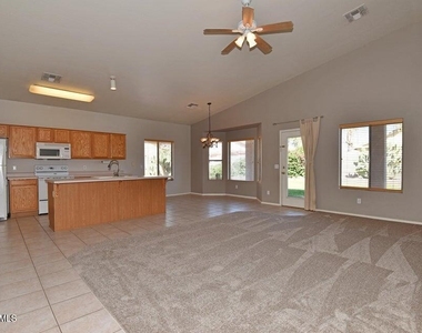 4560 E Olney Avenue - Photo Thumbnail 5