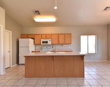4560 E Olney Avenue - Photo Thumbnail 7