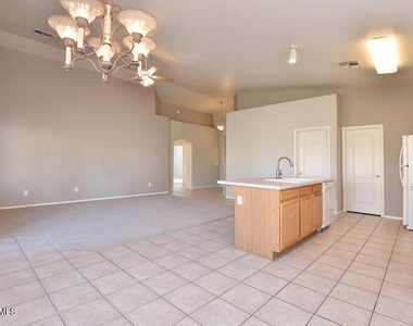4560 E Olney Avenue - Photo Thumbnail 11