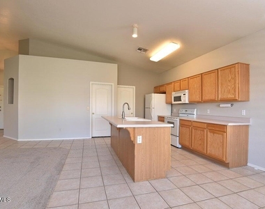 4560 E Olney Avenue - Photo Thumbnail 8