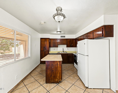 3824 N 86th Lane - Photo Thumbnail 7