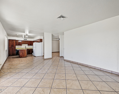 3824 N 86th Lane - Photo Thumbnail 9