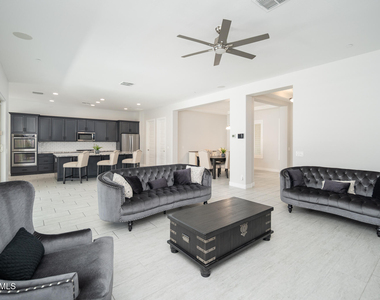 9752 W Rowel Road - Photo Thumbnail 8