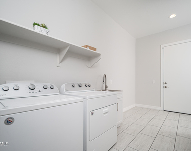 9752 W Rowel Road - Photo Thumbnail 32