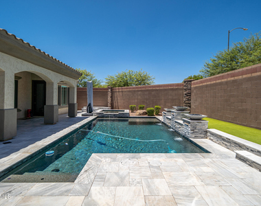 9752 W Rowel Road - Photo Thumbnail 40