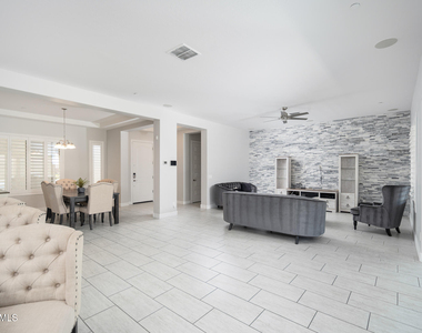 9752 W Rowel Road - Photo Thumbnail 9