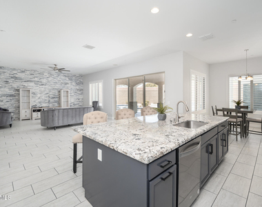 9752 W Rowel Road - Photo Thumbnail 11