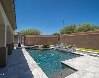 9752 W Rowel Road - Photo Thumbnail 41