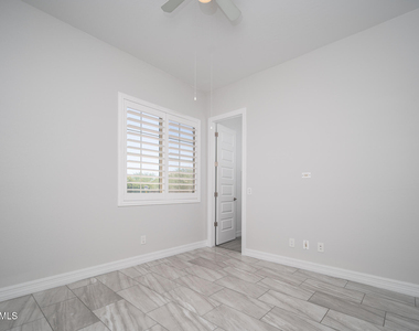 9752 W Rowel Road - Photo Thumbnail 28