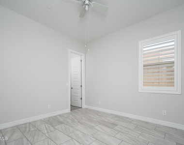 9752 W Rowel Road - Photo Thumbnail 25