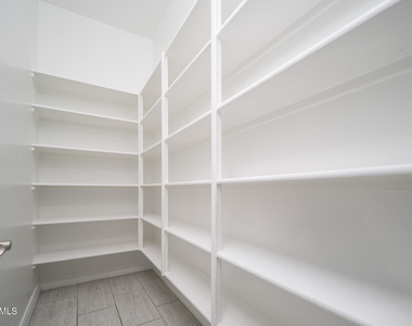 9752 W Rowel Road - Photo Thumbnail 12