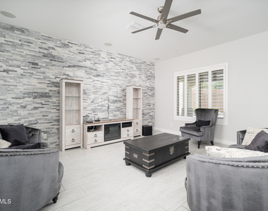 9752 W Rowel Road - Photo Thumbnail 7