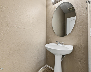 1433 E Canyon Creek Drive - Photo Thumbnail 17