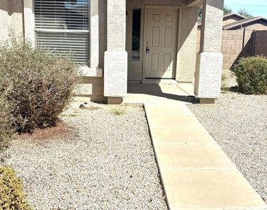 42250 W Oakland Drive - Photo Thumbnail 1