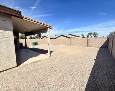 42250 W Oakland Drive - Photo Thumbnail 6