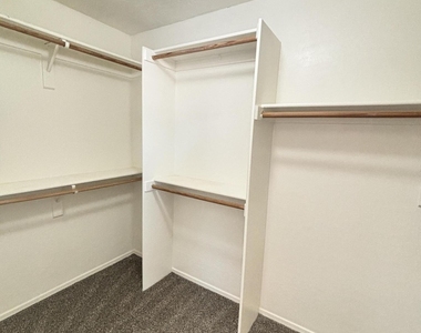 42250 W Oakland Drive - Photo Thumbnail 11