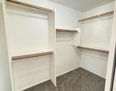 42250 W Oakland Drive - Photo Thumbnail 10