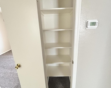 42250 W Oakland Drive - Photo Thumbnail 16