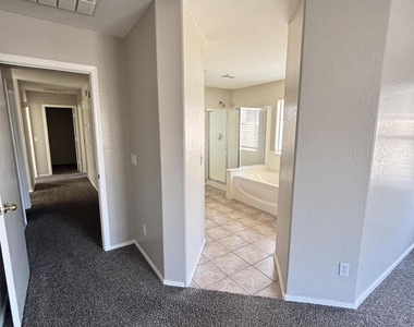 42250 W Oakland Drive - Photo Thumbnail 8