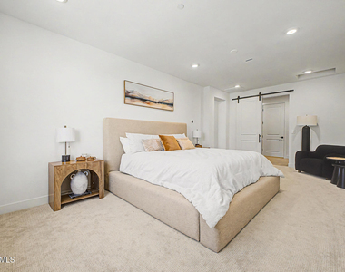 2121 W Sonoran Desert Drive - Photo Thumbnail 11