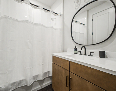 2121 W Sonoran Desert Drive - Photo Thumbnail 21