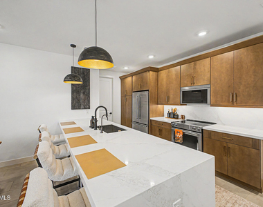 2121 W Sonoran Desert Drive - Photo Thumbnail 10
