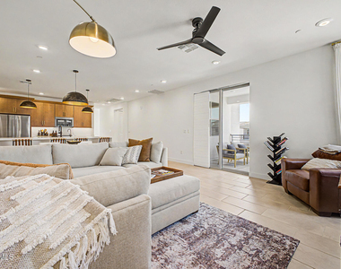2121 W Sonoran Desert Drive - Photo Thumbnail 6