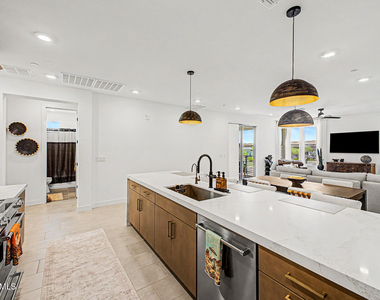 2121 W Sonoran Desert Drive - Photo Thumbnail 9