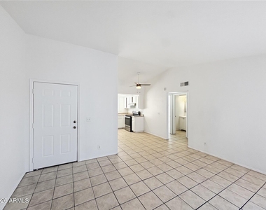 10820 N 16th Avenue - Photo Thumbnail 2