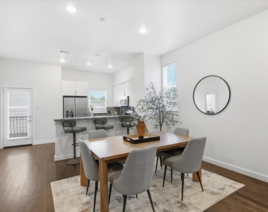 3200 Ross Avenue - Photo Thumbnail 15