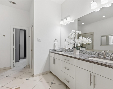 3200 Ross Avenue - Photo Thumbnail 28