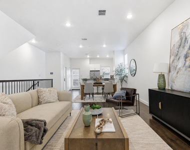 3200 Ross Avenue - Photo Thumbnail 8